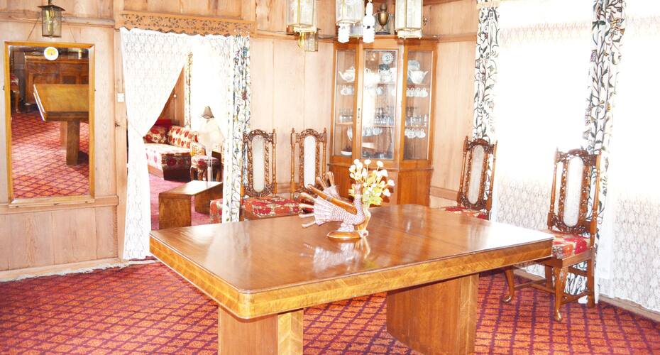 New Pride of Kashmir Houseboat, Srinagar 4